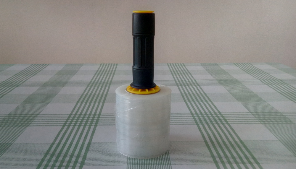 Mini-Stretchfolie auf einer Handrolle